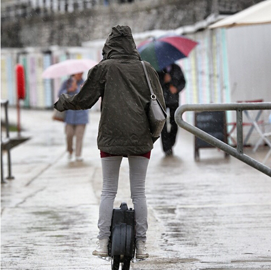 Airwheel, l'équilibre de l'auto Monoroue électrique, scooter auto équilibre