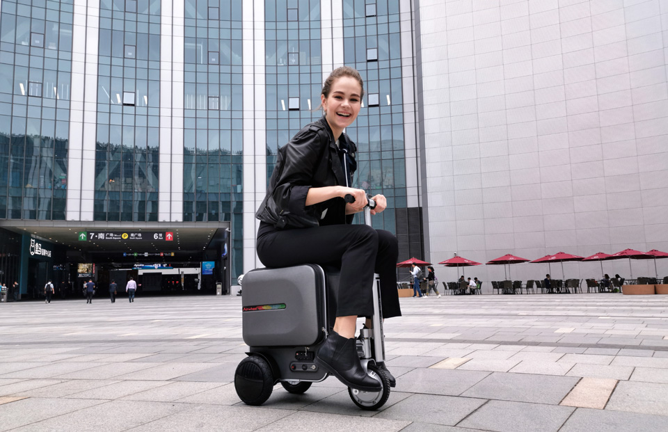 爱尔威Airwheel SE3 智能旅行箱