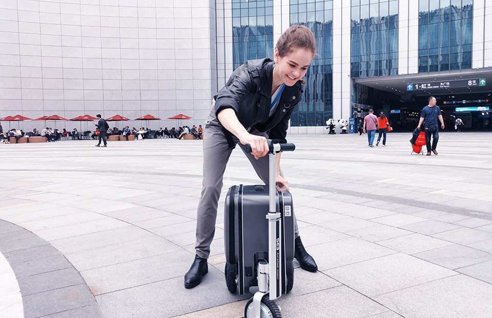 爱尔威Airwheel SE3 智能骑行箱