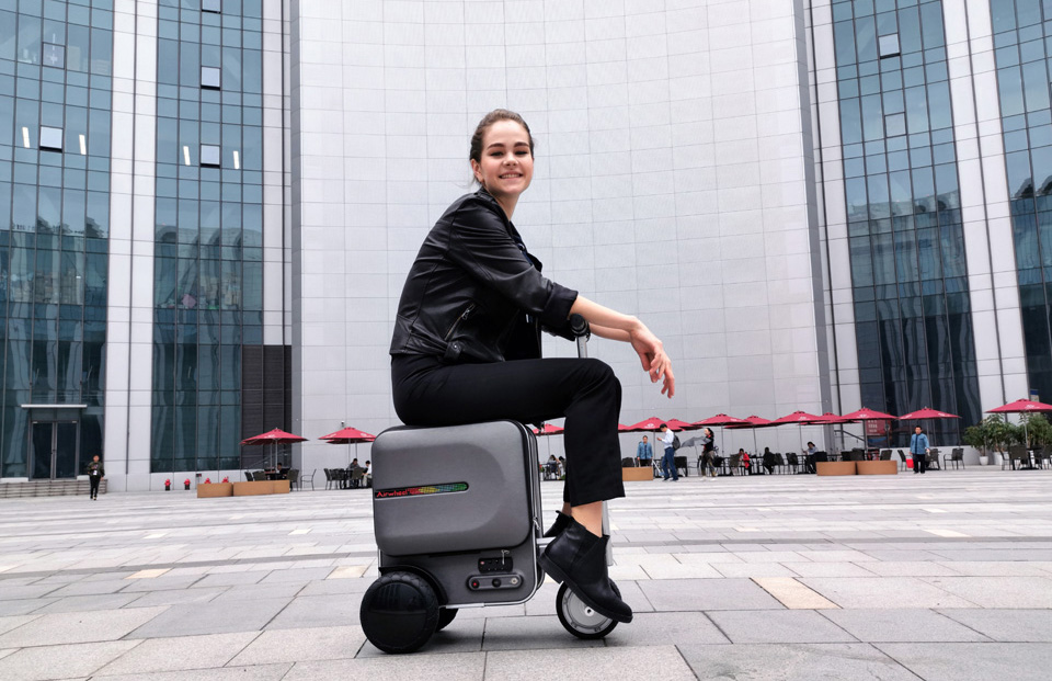 爱尔威Airwheel SE3 电动行李箱