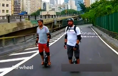 巴西玩家骑行Airwheel爱尔威X8,成为圣保罗城市一道靓丽新风景!