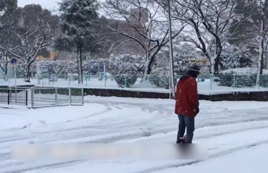 Airwheel爱尔威平衡车不愧为“雪中骑士”呀!