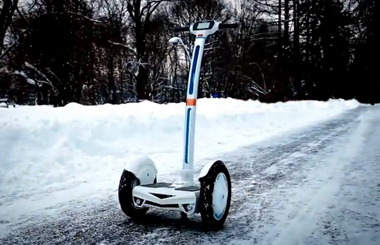 Airwheel爱尔威平衡车雪景中骑行，技能也是杠杠滴呀！恰逢雪季，出门炫技必须的！