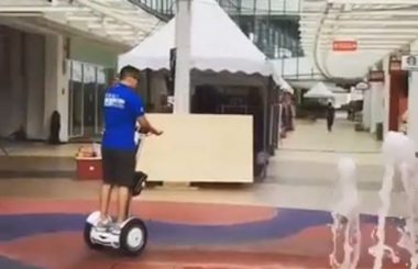 只一个字形容Airwheel爱尔威平衡车，帅帅帅！重要的事情说三遍！