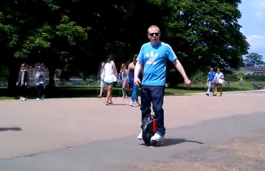Airwheel爱尔威电动独轮车自平衡车伦敦海德公园漫步