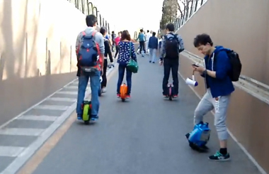 Airwheel爱尔威代步车思维车玩家刷街视频